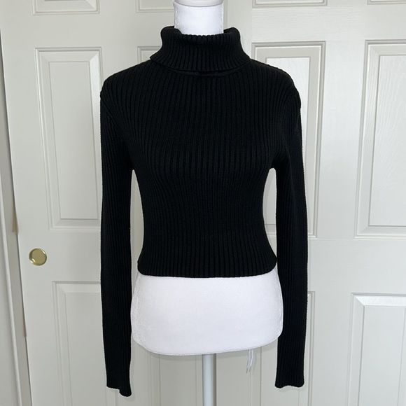 Ribbed Black Cropped Turtleneck - Picture 3 of 8